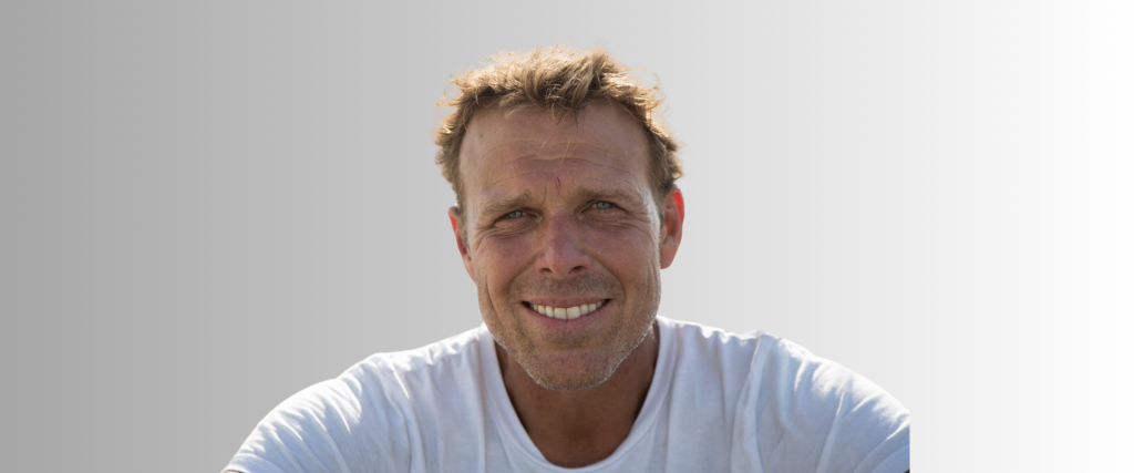Hør Mikkel Beha fortælle om sine rejser og erfaringer fra et inspirerende liv